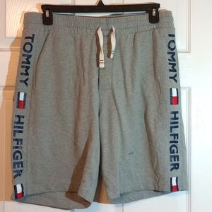 Tommy Hilfiger short size L